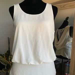 White sleeveless shirt. Size S.
